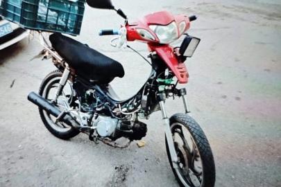 Ehliyetsiz, plakasız ve şase numarası kazınmış motosikleti kullanan sürücüye 88 bin 500 liralık ceza