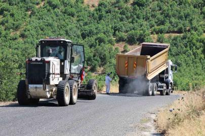 Elazığ’ın köy yollarında iyileştirme çalışmaları sürüyor