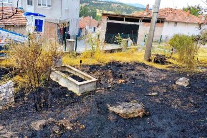 Emet’te mezarlıkta çıkan yangında 10 kabir zarar gördü