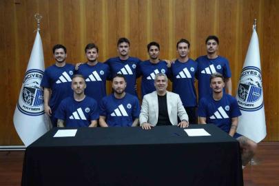 Erciyes 38 FK’dan, Bolu kampında 11 yeni transferi için imza töreni