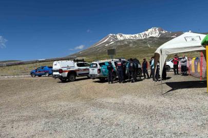 Erciyes’te rahatsızlanarak mahsur kalan 3 kişi kurtarıldı