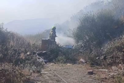 Erdek’te mezarlık girişindeki ot yangını büyümeden söndürüldü