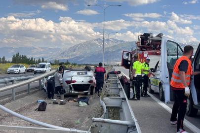 Erzincan’da ters dönen otomobilin sürücüsü kazayı yara almadan atlattı