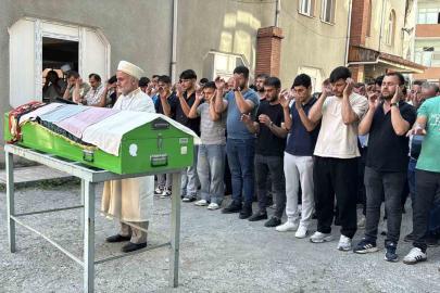 Eşi tarafından öldürülen 3 çocuk annesi kadın toprağa verildi