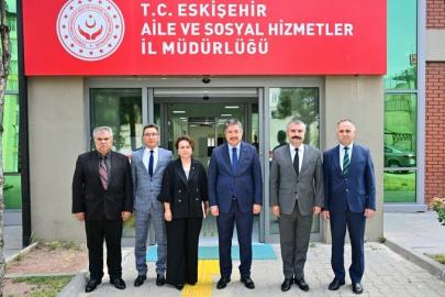 Eskişehir Valisi Yılmaz, Aile ve Sosyal Hizmetler İl Müdürlüğü’nde brifing aldı