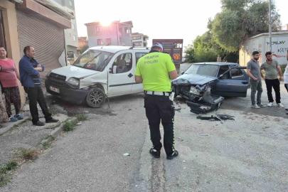 Eskişehir’de 2 araç kafa kafaya çarpıştı, faciadan dönüldü