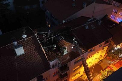 Eskişehir’de 4 katlı binanın çatısında yangın çıktı: Dumandan etkilenenler var