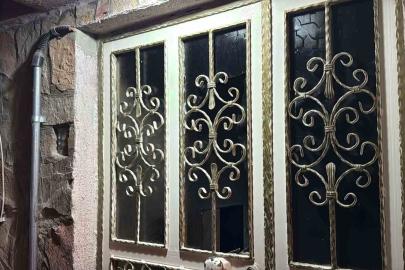 Eskişehir’de aile içi kavgada evinin camlarını kıran şahıs aracıyla kaçtı
