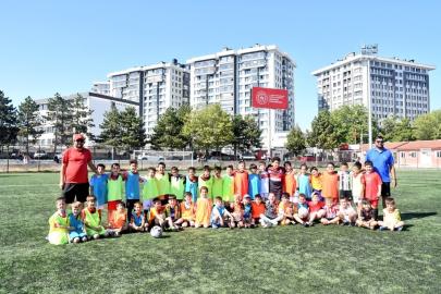 Eskişehir’de GSB Spor Okulları’nda futbol heyecanı hız kesmiyor