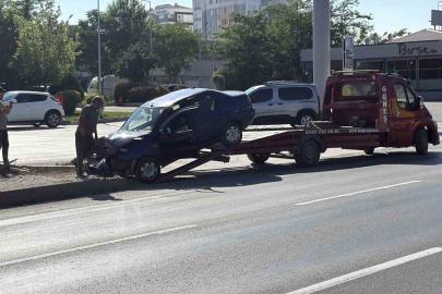 Eskişehir’de hatalı manevra kaza getirdi: 1 yaralı