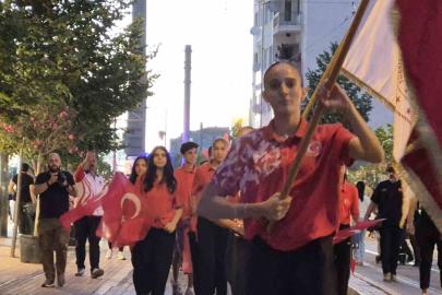 Eskişehir’de milli sporculardan 15 Temmuz’a özel Sancak Koşusu