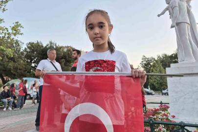 Eskişehir’de miniklerden 15 Temmuz’da anlamlı Sancak Koşusu