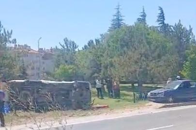 Eskişehir’de otomobil yol kenarına devrildi