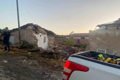 Eskişehir’de yangından dönen itfaiye aracı eve çarptı: 3 itfaiye eri yaralı
