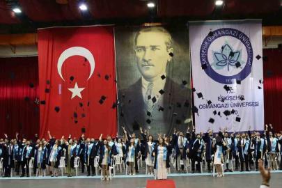 ESOGÜ Diş Hekimliği Fakültesi 2026 mezunlarını verdi