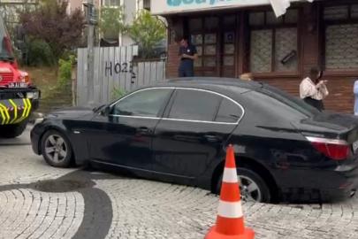 Eyüpsultan’da seyir halinde otomobil çöken yola düştü