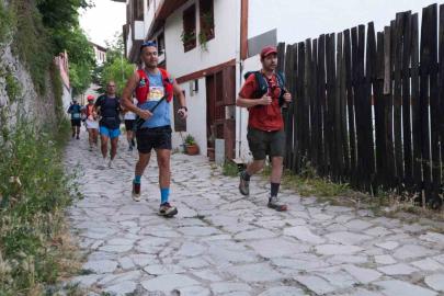 Farklı ülkelerden sporcular Safranbolu’nun tarihi sokaklarında yarışıyor