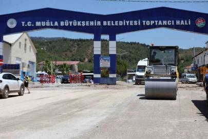 Fethiye toptancı hal bölgesinde yollar yenileniyor