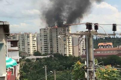 Gebze’de bina çatısı alevlere teslim oldu