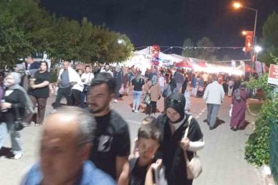 Gediz Tarhana Festivali’nin son gününde festival alanında insan seli