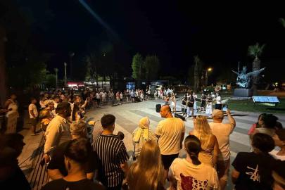 Geleceğin müzisyenleri Kemer gecelerini hareketlendirdi
