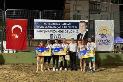 Gölcük’te 304 minik sporcunun plaj voleybolu heyecanı