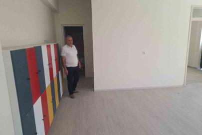 Göreve başlar başlamaz ilk durağı yeni okul oldu