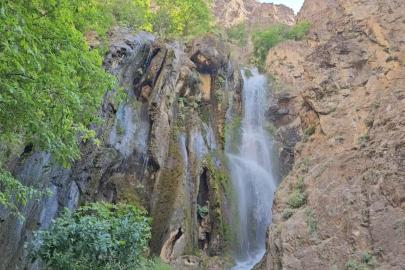 Hakkari’deki Ava Ore Şelalesi mest ediyor