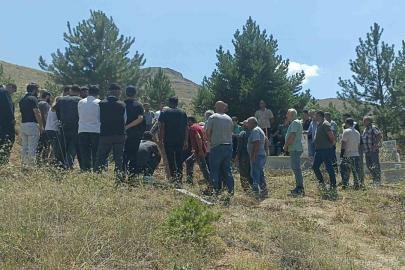 Hayatını kaybeden doğa fotoğrafçısı, memleketi Sivas’ta son yolculuğuna uğurlandı