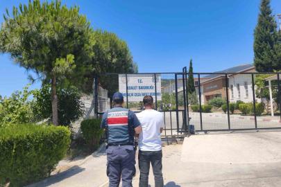 Hırsızlıktan 8 yıl cezası bulunan firari Kuşadası’nda yakalandı