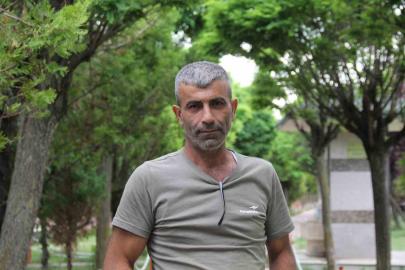 Hollanda’da yaşayan gurbetçi bulduğu Kur’an-ı Kerimleri Müslüman ailelere dağıttı