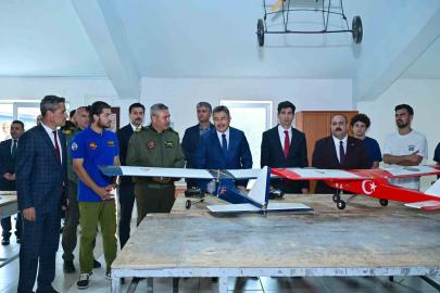 İHA yarışmalarında görev alacak pilotların eğitim gördüğü merkeze Vali Yılmaz’dan ziyaret