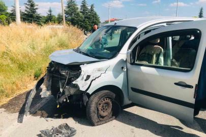 İki otomobilin çarpıştığı kazada 4 kişi yaralandı