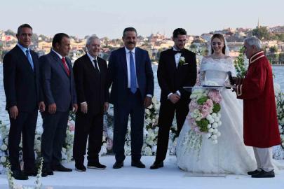 İsmail Yüksek, dünyaevine girdi