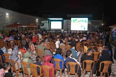 Isparta Belediyesi’nden Sav’da çocuklara açık hava sineması