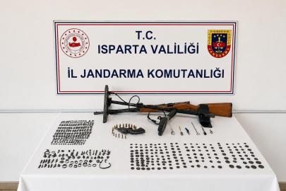 Isparta’da tarihi eser kaçakçılığı operasyonu: 421 sikke ele geçirildi