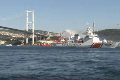 İstanbul Boğazı’nda 15 Temmuz şehitleri için tekne korteji oluşturuldu