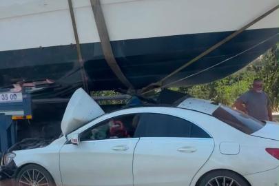İzmir’de ilginç kaza: Otomobil tekneyle çarpıştı