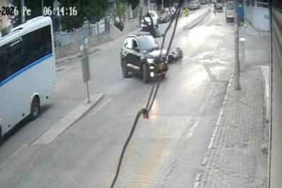 İzmir’de otomobilin motosiklete çarpıp kaçtığı kaza kameraya yansıdı