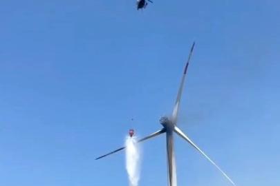 İzmir’de rüzgar türbinindeki yangına helikopterle müdahale