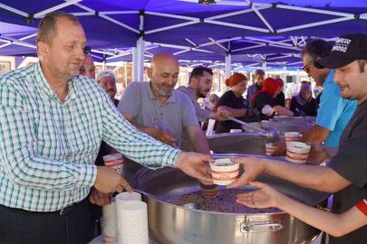 İznik’te 5 bin kişilik aşure ikramı