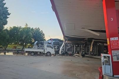 İznik’te kömür yüklü tır akaryakıt istasyonuna daldı: 1 ölü