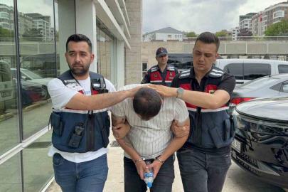 Jandarma, bagajdaki boya kutularında 2 bin 653 uyuşturucu hap ele geçirdi