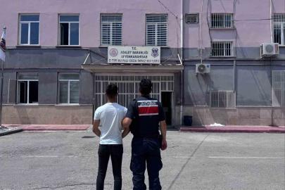 Jandarma çeşitli suçlardan aranan 46 kişi yakalandı