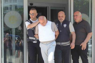 Kardeş katliamında zanlı tutuklandı: Çelik yelekle cezaevine götürüldü