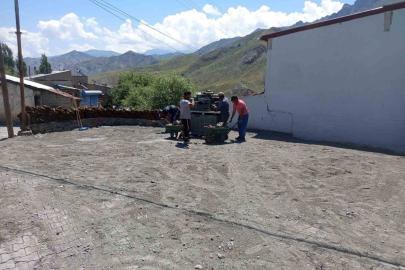Kars’ta2 köy modern yollara kavuşuyor: Kilit parke çalışmaları başladı
