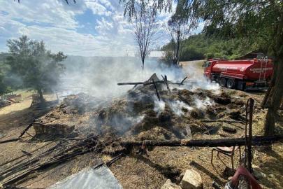 Kastamonu’da alevlere teslim olan samanlık ve balyalar küle döndü