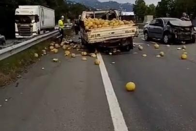 Kavun yüklü kamyonet ile otomobil çarpıştı: 3 yaralı