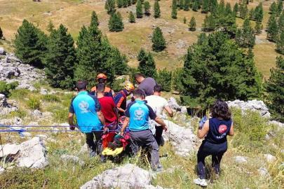 Kayalıklardan düşen şahıs ambulans helikopterle hastaneye sevk edildi