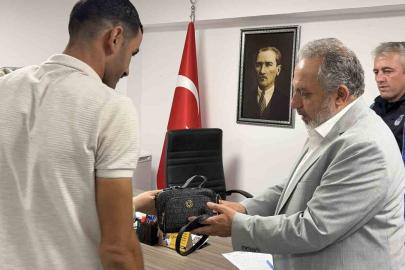Kayseri’de mesire alanında unutulan 700 bin TL değerindeki ziynet eşyasını belediye ekipleri buldu